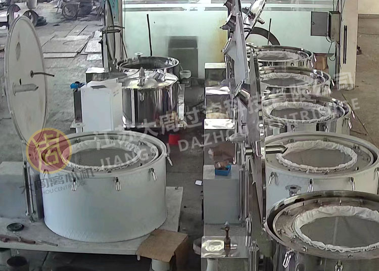 客戶訂購的大翻蓋離心機，從大翻蓋變吊袋離心機，生產過程波折不斷